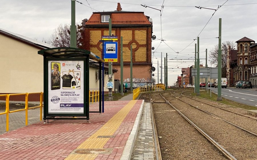 Pasażerowie już mogą korzystać z trzech zmodernizowanych przystanków