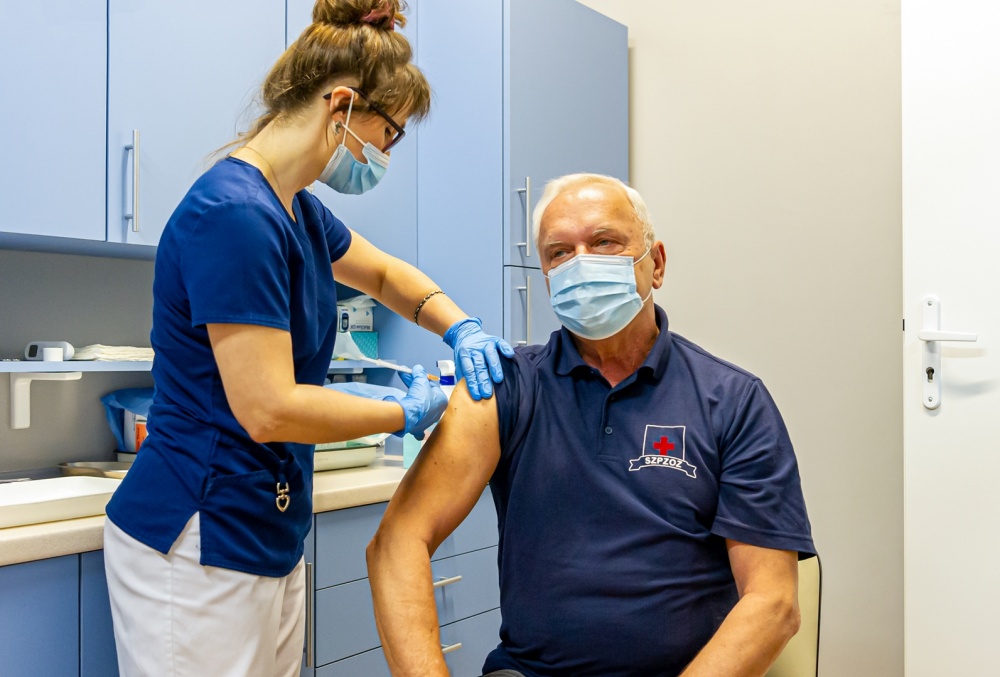 W miejskim szpitalu rozpoczęły się szczepienia przeciwko COVID-19