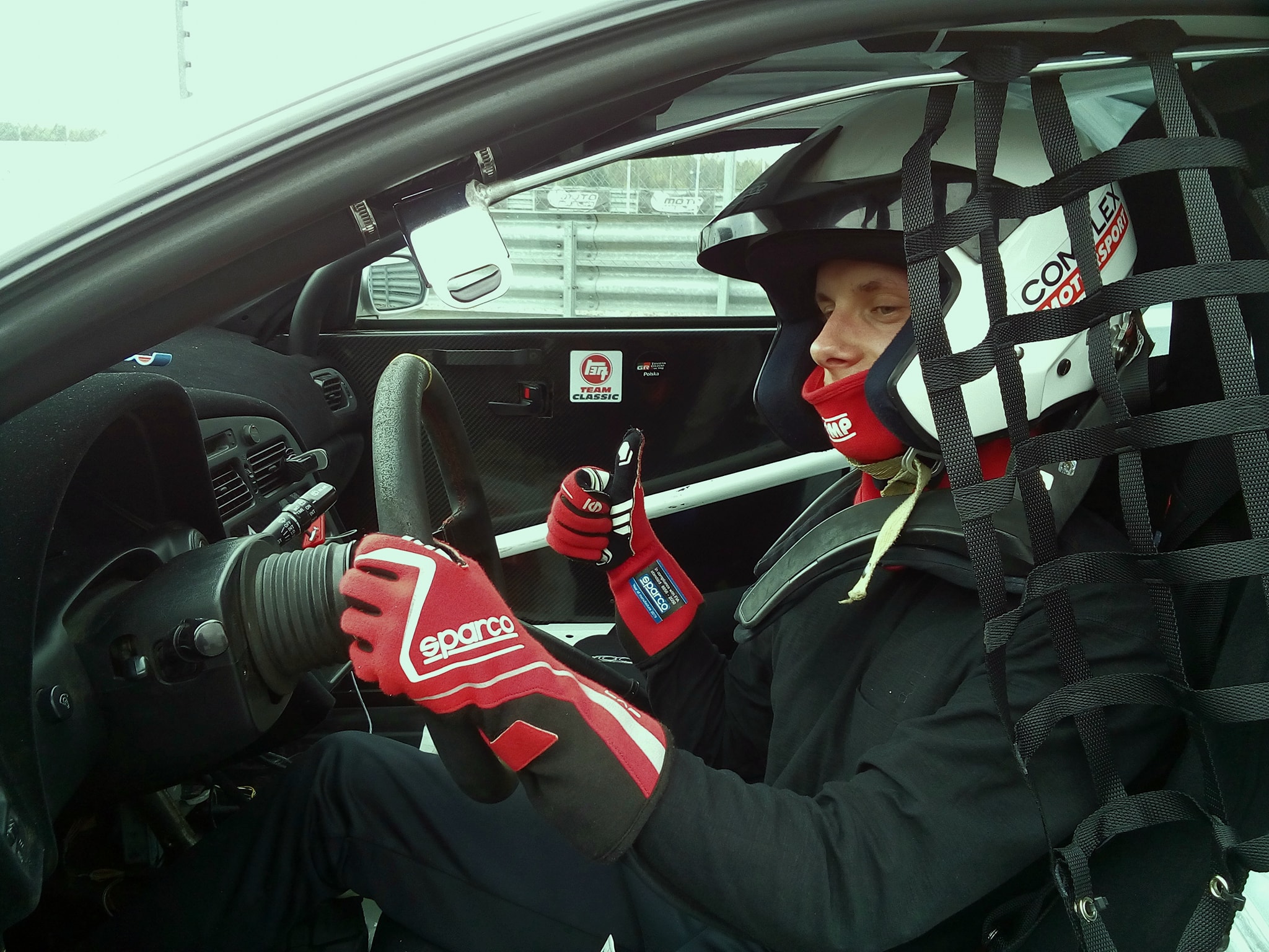 Początkujący kierowca wyścigowy z Sosnowca poszukuje sponsorów