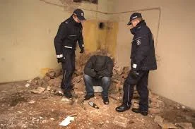 Zdążyć z pomocą w czasie mrozów - apel policjantów i kontrole pustostanów