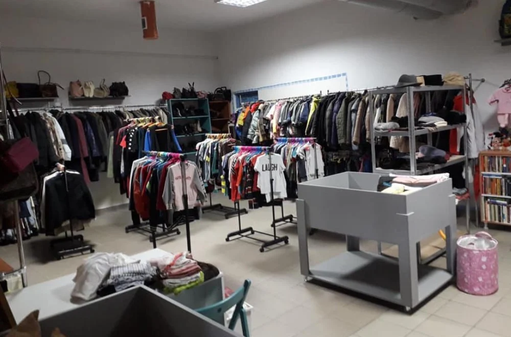 Dzielenie Łączy w Mikołowie: Punkt Społecznej Życzliwości zachęca do oddawania darów