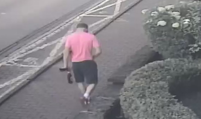 Ten mężczyzna podejrzewany jest o kradzież rozbójniczą - czy rozpoznajesz?