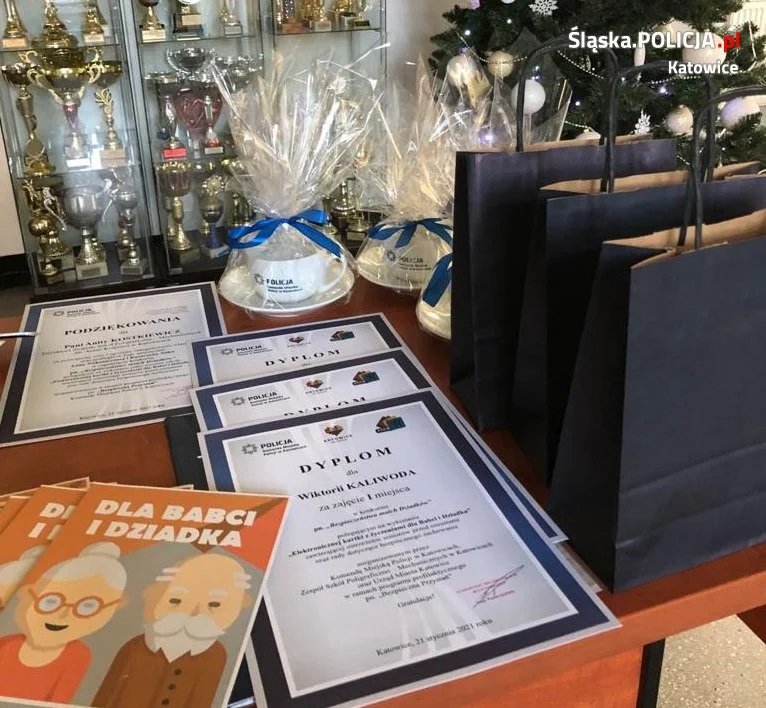 Nagrody dla laureatów konkursu "Bezpieczeństwo moich Dziadków" wręczone