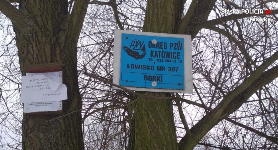 Katowiccy dzielnicowi kontrolują zamarznięte zbiorniki wodne