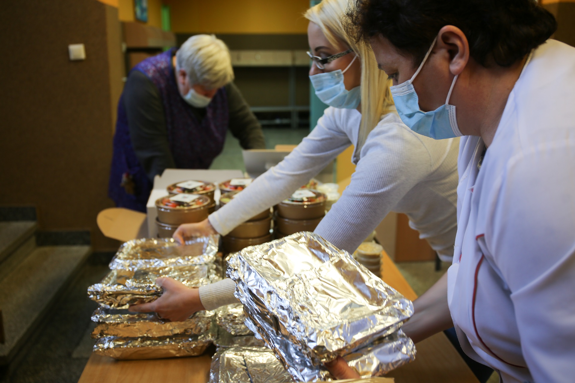 1000 posiłków w ramach "3mamy z Kato"