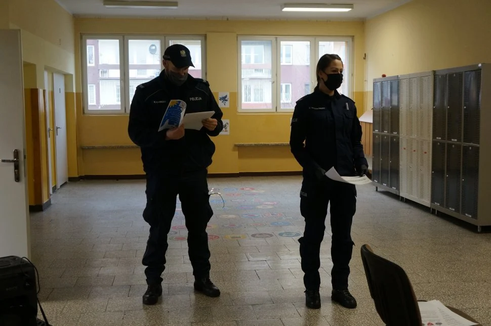 Nietypowe, ale bezpieczne ferie ze świętochłowickimi policjantami