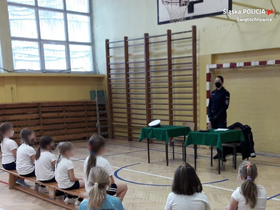 Nietypowe, ale bezpieczne ferie ze świętochłowickimi policjantami
