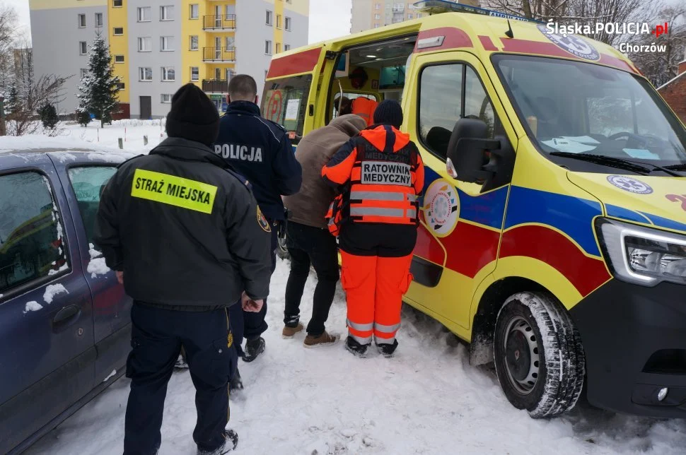 Chorzów: Policjanci uratowali dwóch mężczyzn