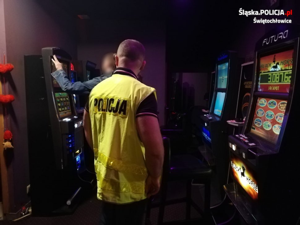 Świętochłowiccy policjanci przejęli kolejne 4 automaty do nielegalnych gier hazardowych