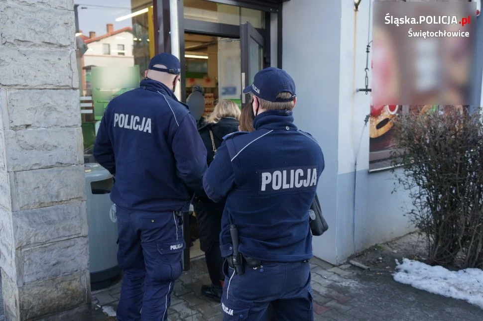 Świętochłowiccy dzielnicowi wspomagają sanepid przy kontroli przestrzegania obostrzeń