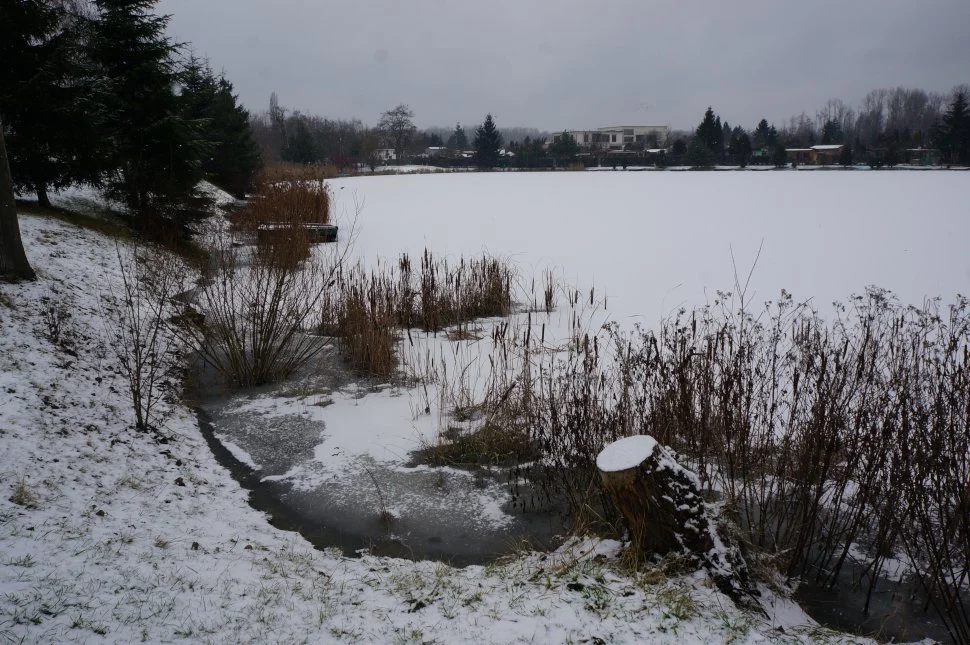 Uwaga na kruchy lód. Policjanci apelują o rozsądek