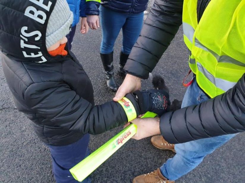 Już w czwartek odbierz opaskę odblaskową i zadbaj o swoje bezpieczeństwo!