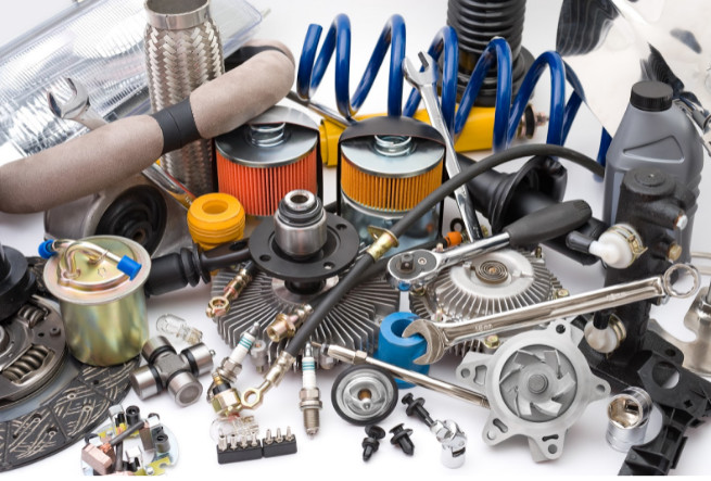Części samochodowe oryginalne czy zamienniki?