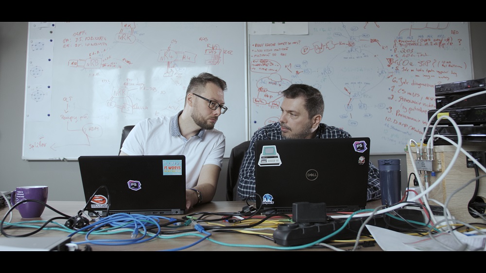 Niemal 30 lat razem! Czy rozpoznajesz znajome twarze?