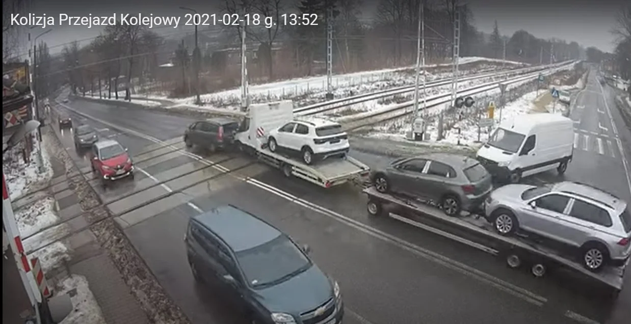 Na przejeździe kolejowym doszło do kolizji