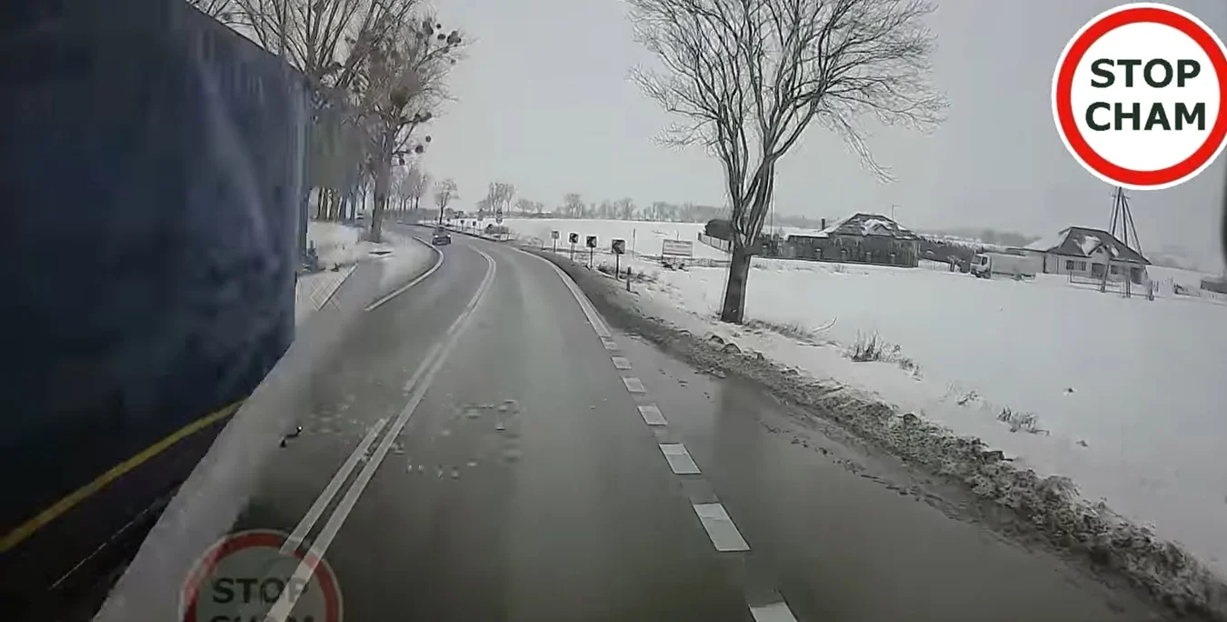Nieodśnieżenie samochodu mogło zakończyć się tragicznie. Zobaczcie nagranie!