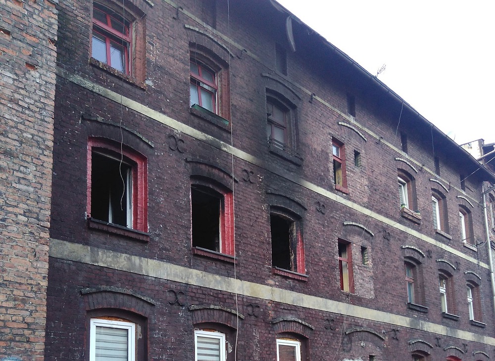 Pożar mieszkania przy ul. Górniczej w Rudzie Śląskiej to prawdopodobnie celowe podpalenie