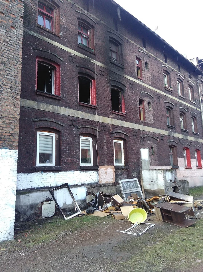 Pożar mieszkania przy ul. Górniczej w Rudzie Śląskiej to prawdopodobnie celowe podpalenie