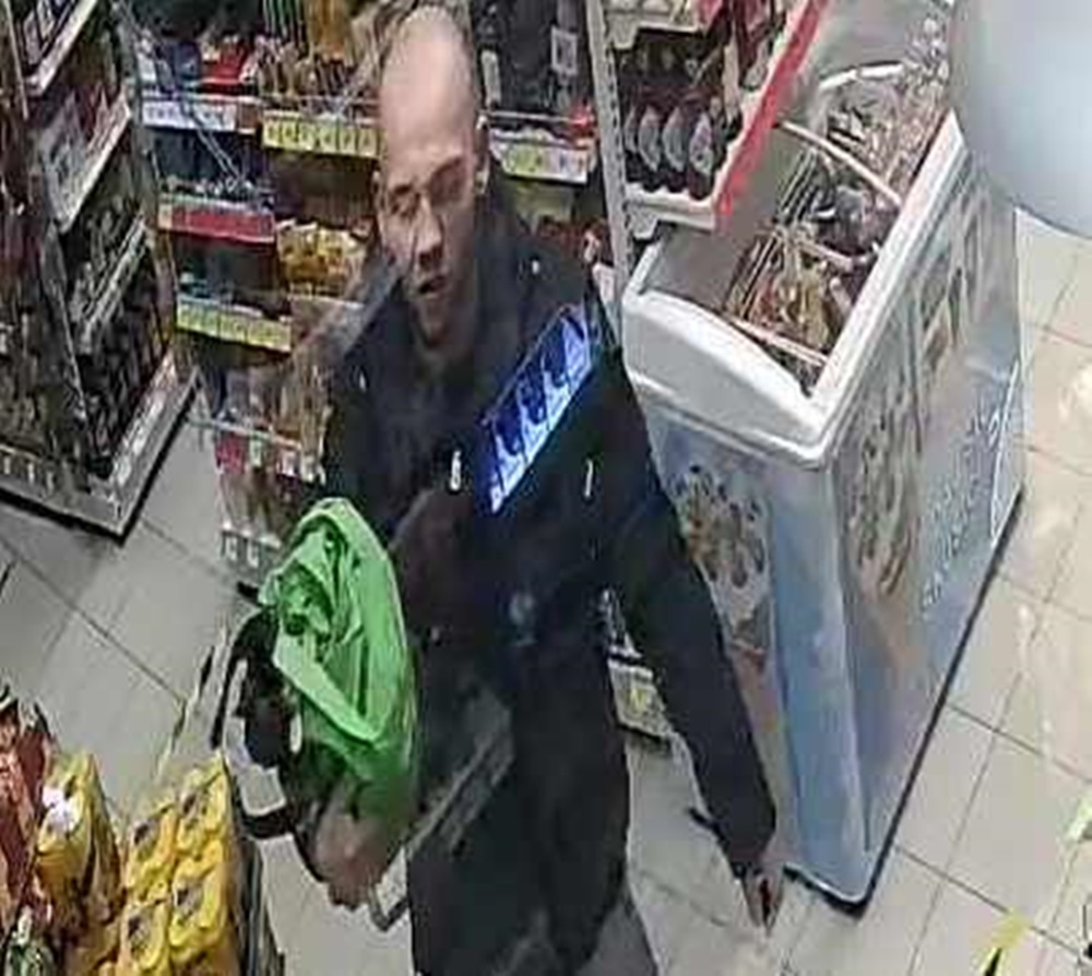 Rozpoznajesz mężczyznę ze zdjęć? Powiadom Policję!