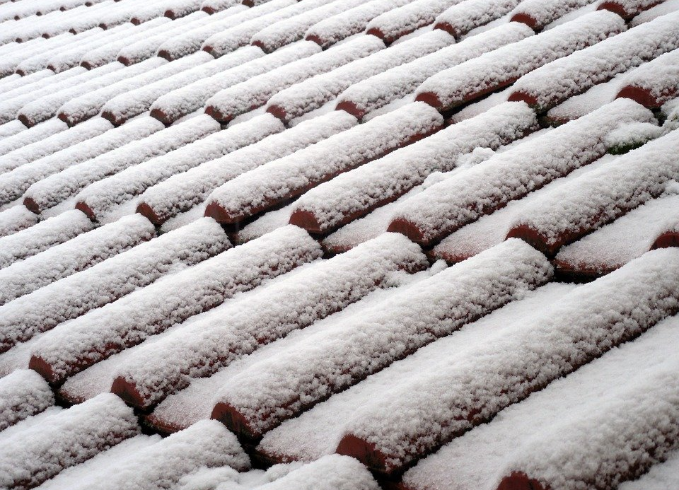 Przypomnienie o odśnieżaniu dachów