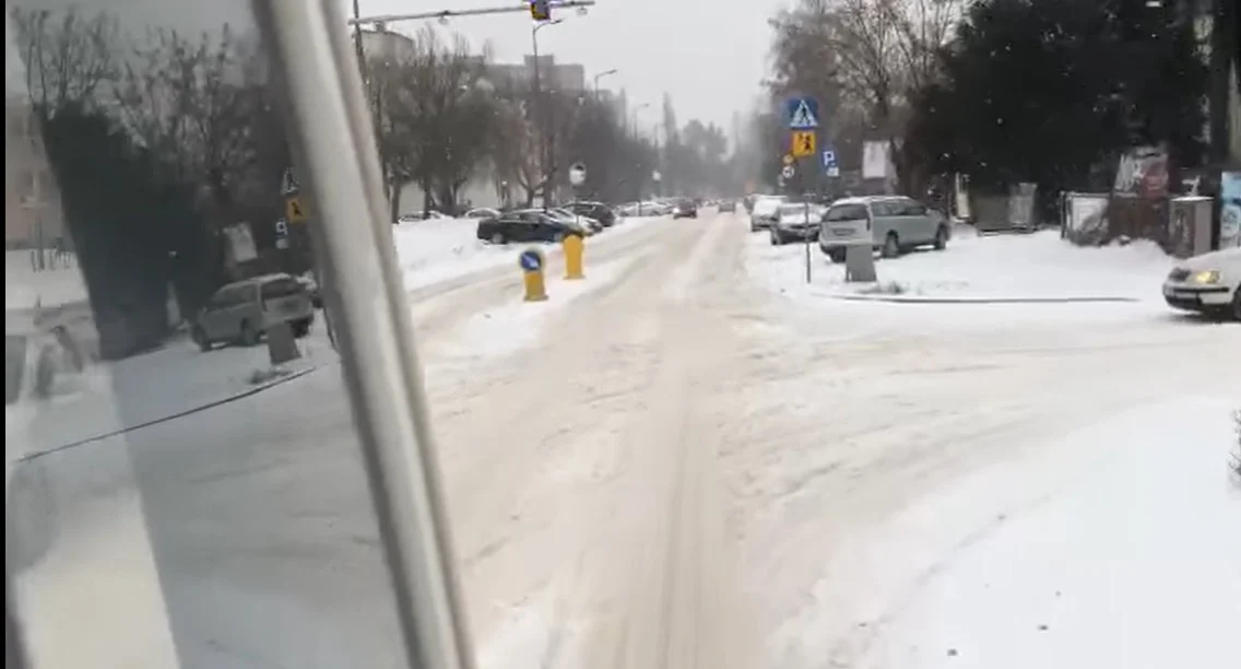 Atak zimy w Sosnowcu. Nadmierne opady śniegu sparaliżowały ruch drogowy