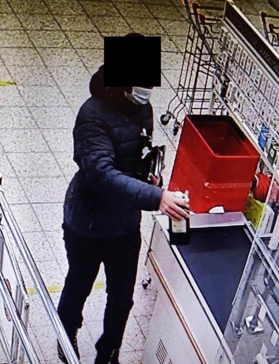 23-latek z Sosnowca kupował alkohol i papierosy kradzioną kartą