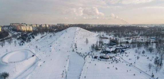 Górka Środulska zaprasza. Duży stok będzie czynny dłużej