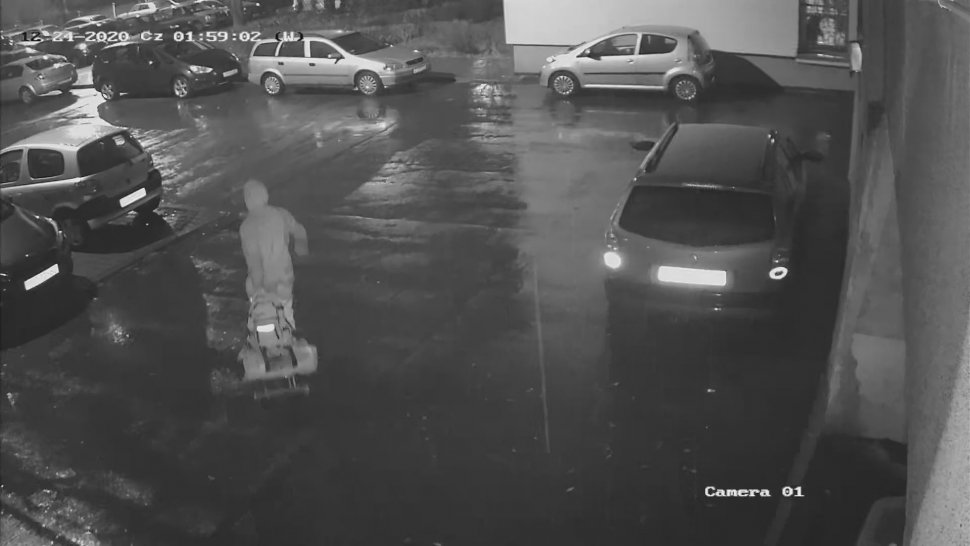 Włamał się i okradł piwnicę. Rozpoznajesz go?