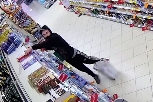 Ukradł słodycze za ponad 750 zł. Rozpoznajesz go?