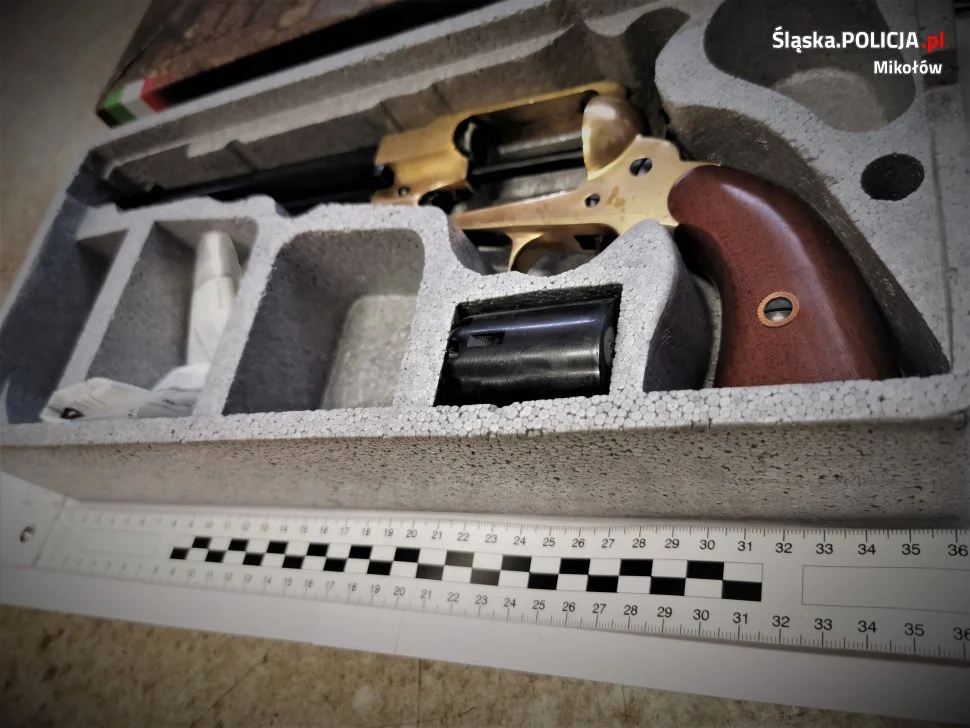 40-latek z Mikołowa strzelał z rewolweru w okna. Chciał zabić znajomego!