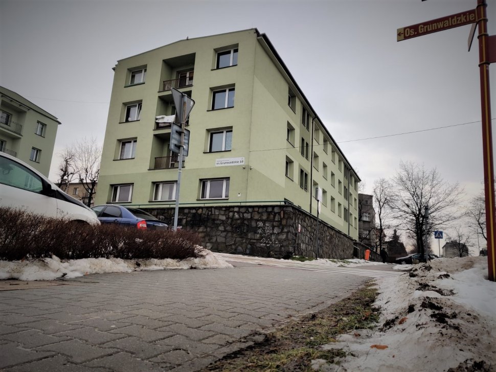 Uszkodził zaparkowane samochody. Był pijany, poszukiwany i nie miał uprawnień