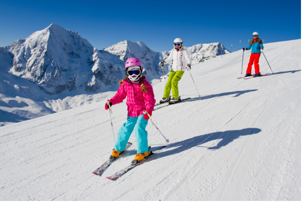 Jakie narty zjazdowe kupić?