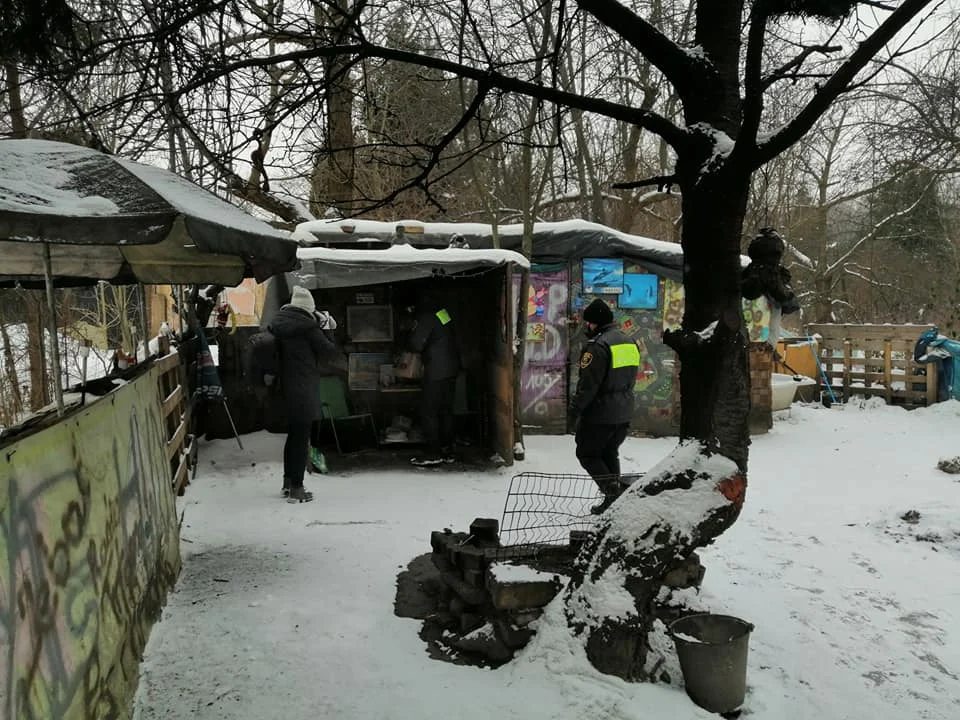W Katowicach pomagają bezdomnym 12