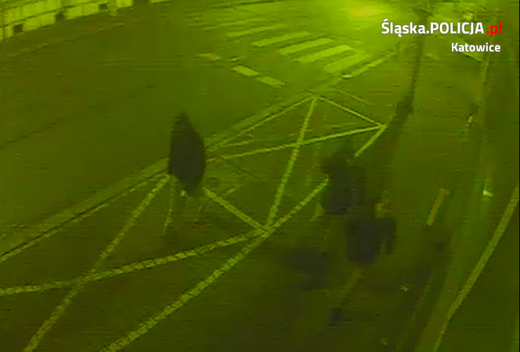 Publikujemy wizerunek podejrzanych o usiłowanie włamania. Rozpoznajesz ich?