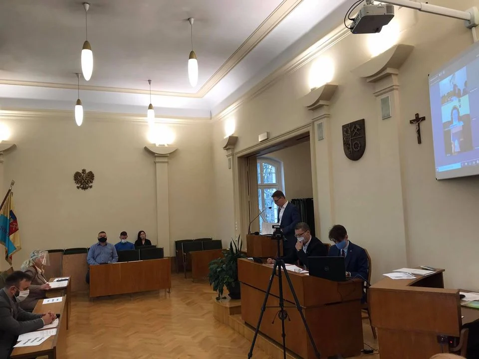 Jednogłośne podjęcie uchwały zwalniającej z opłat za sprzedaż alkoholu