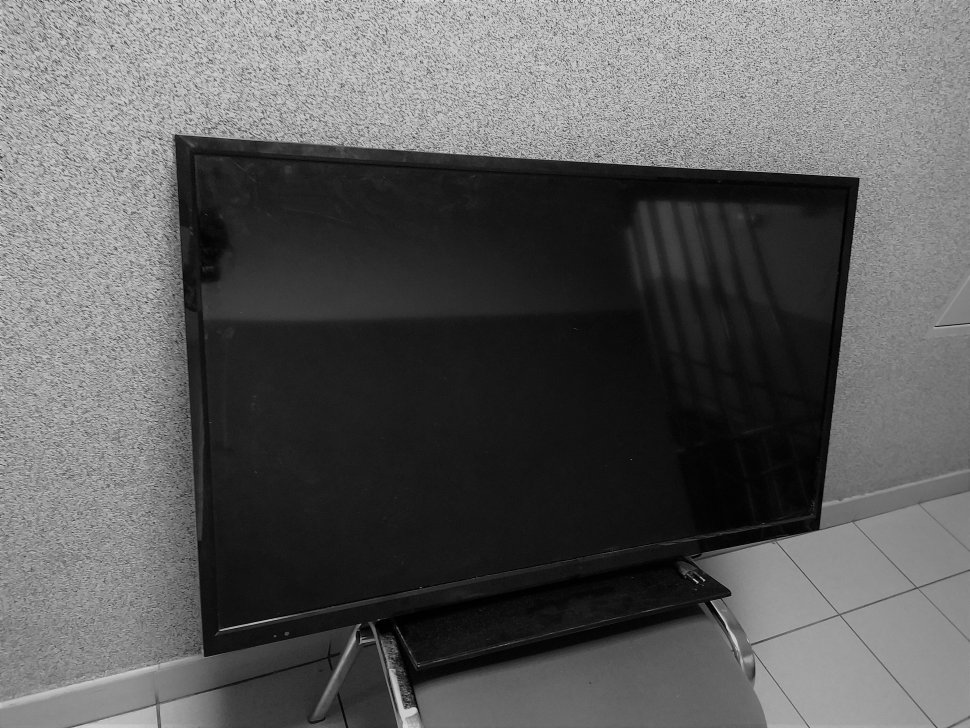 Znaleziono telewizor i telefon. Policja szuka właściciela