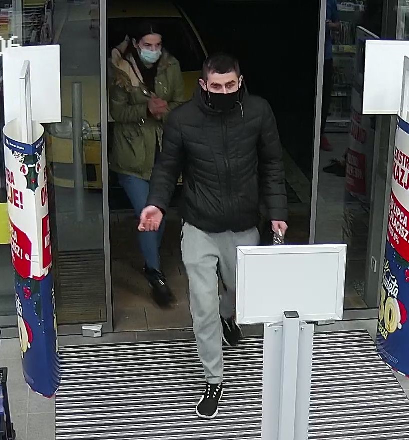 Rozpoznajesz ich? Są podejrzani o kradzież telefonu komórkowego