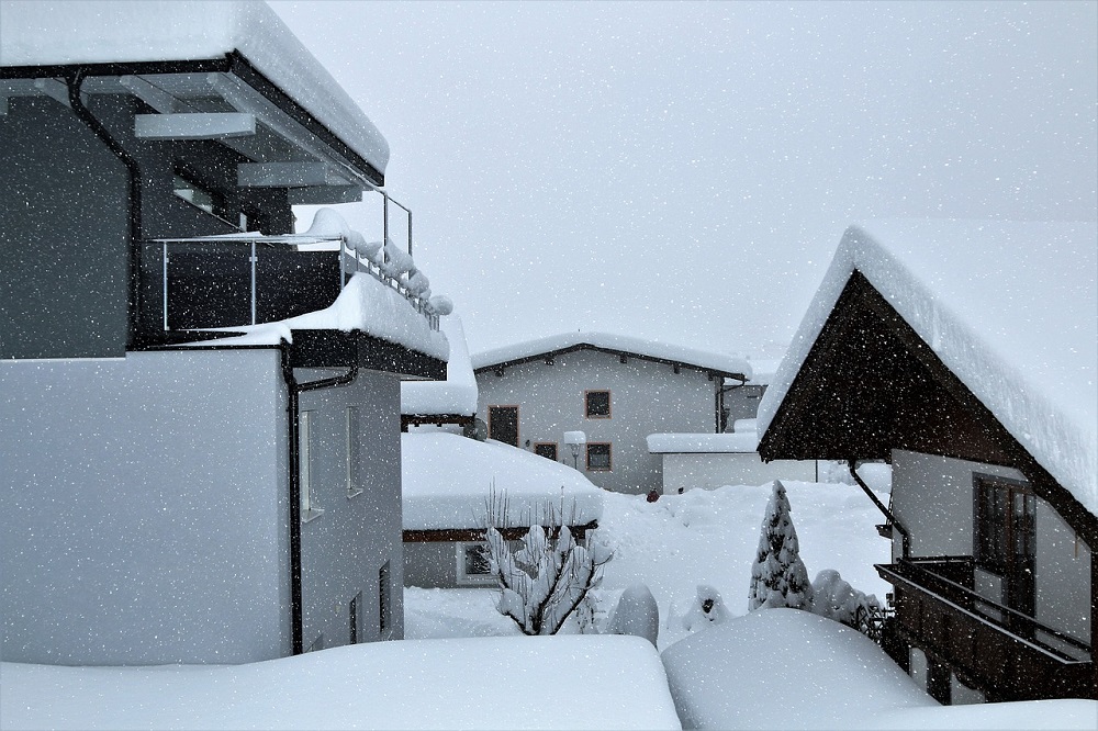 Przypominamy o obowiązku odśnieżania dachów