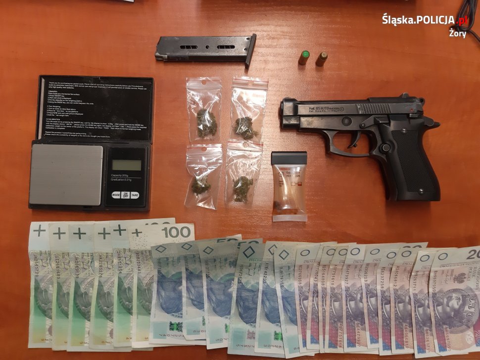 Sypią się zarzuty za narkotyki