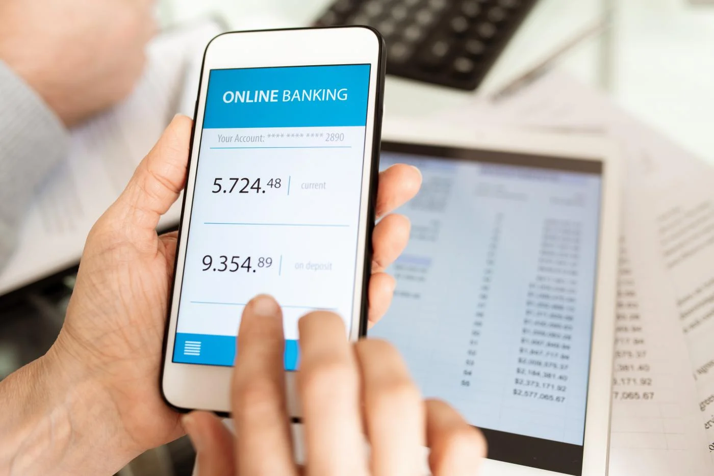 Jak przelać pieniądze z telefonu na konto bankowe?