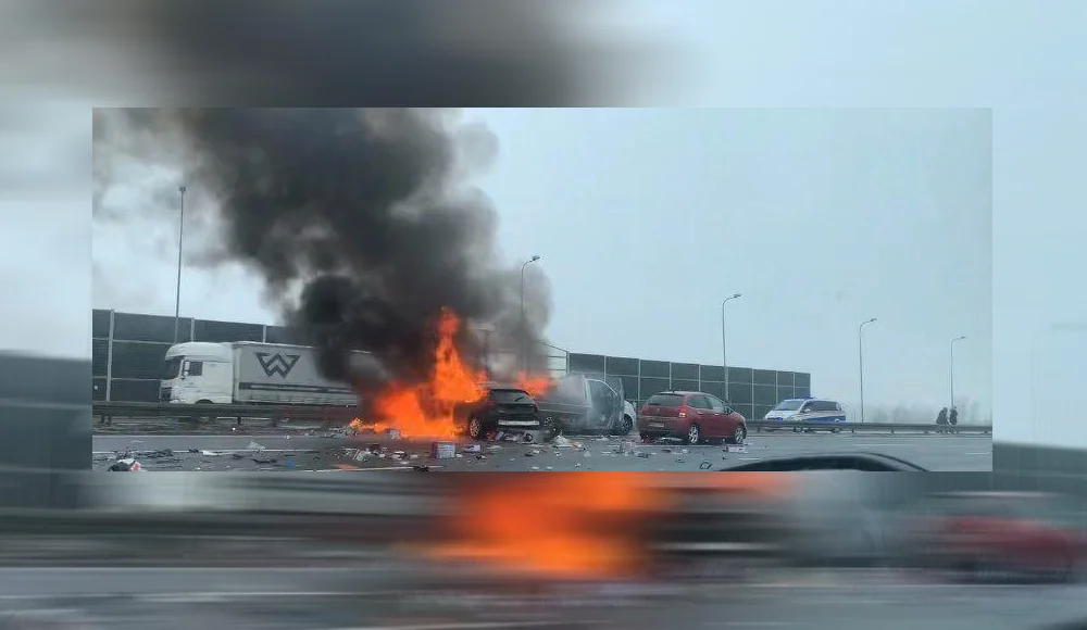 Karambol na A4. Auta stanęły w płomieniach. Duże utrudnienia dla kierowców!