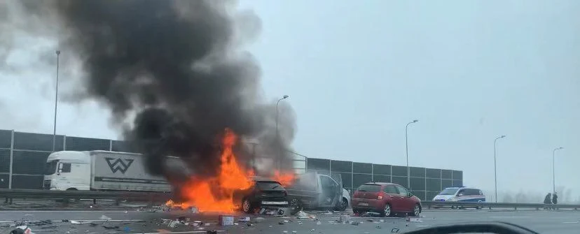 Karambol na A4. Auta stanęły w płomieniach. Duże utrudnienia dla kierowców!