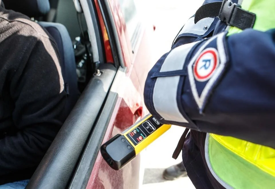 Prawie 2,5 promila alkoholu i brak uprawnień u kierowcy volkswagena!