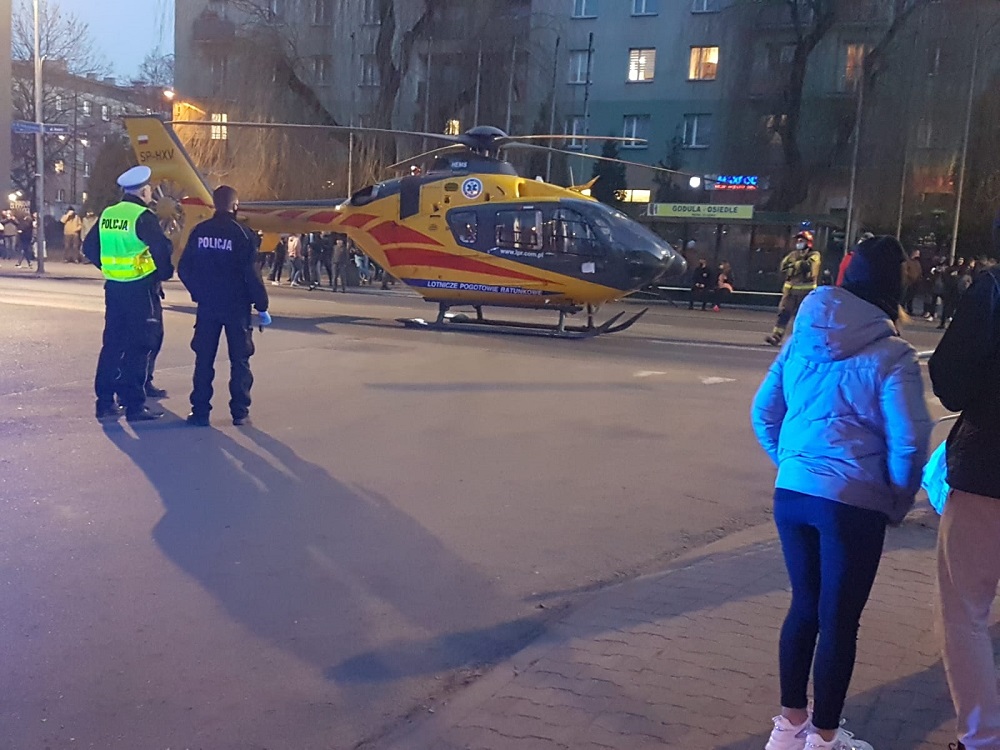 Mężczyzna wyskoczył z 3. piętra. W akcji ratunkowej brało udział LPR