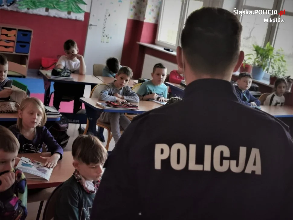 Lekcja bezpieczeństwa w Łaziskiej podstawówce