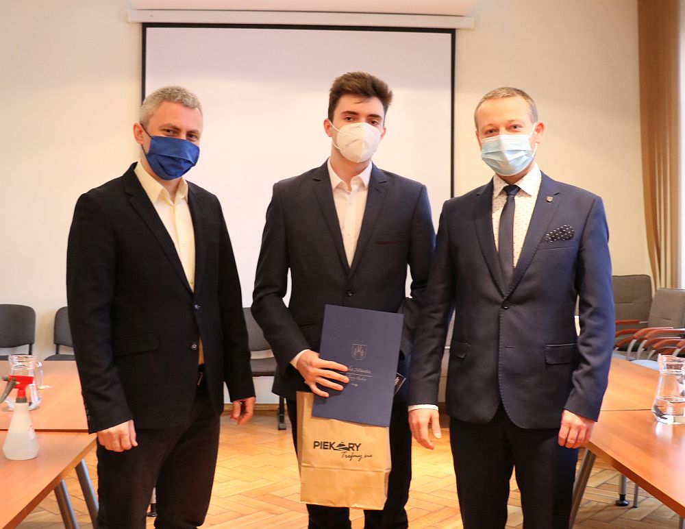 Uczeń ZS1 odebrał gratulacje za napisanie książki