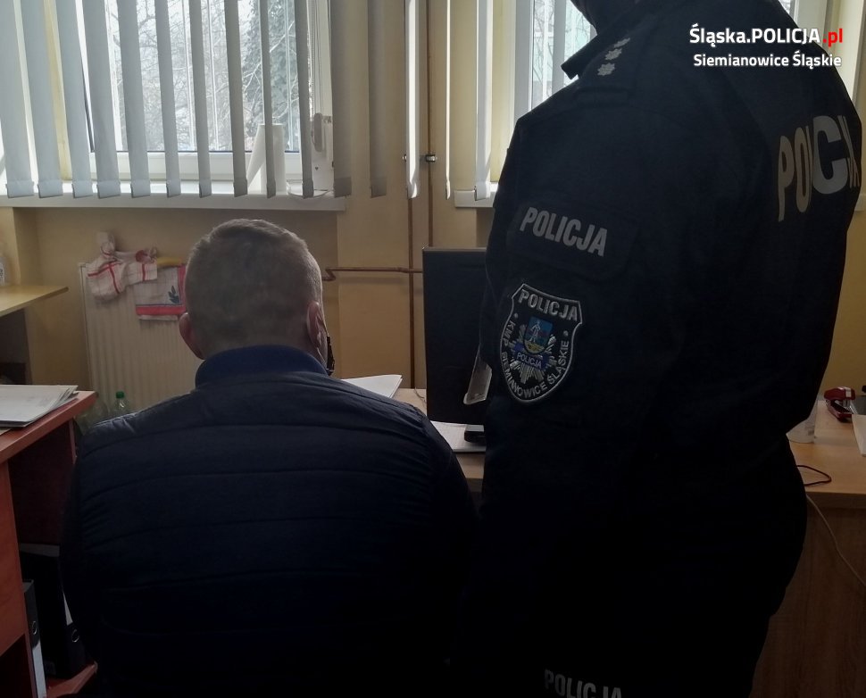 Policja: Zatrzymanie sprawców kradzieży perfum z drogerii