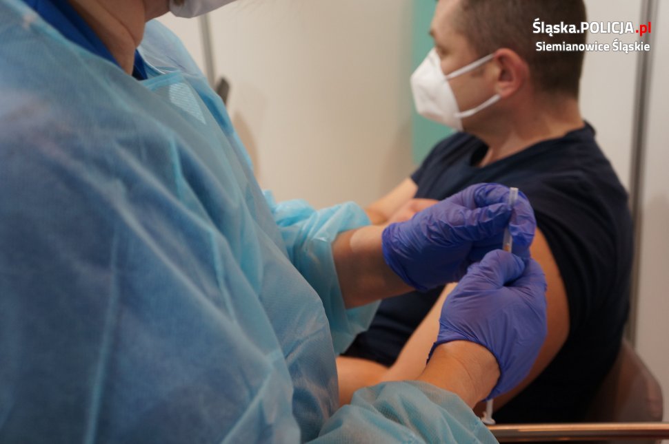 Pierwsi siemianowiccy policjanci zaszczepieni