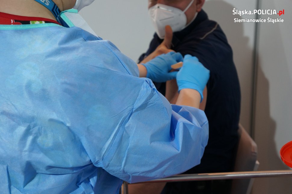 Pierwsi siemianowiccy policjanci zaszczepieni