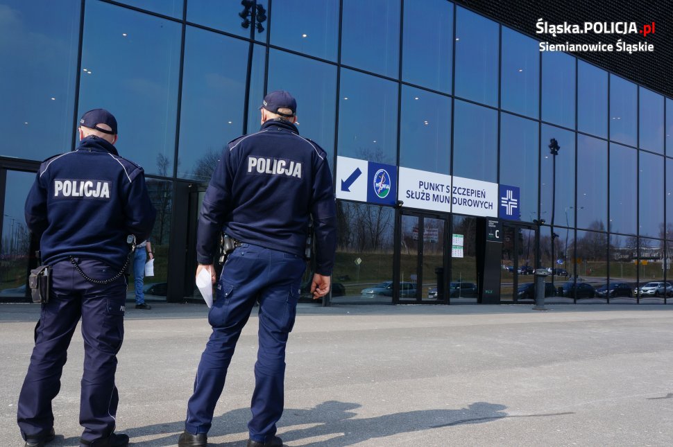 Pierwsi siemianowiccy policjanci zaszczepieni